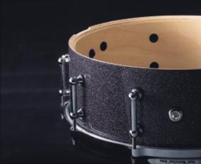 The JJ-1365 snare has a 1mm thick steel shell.